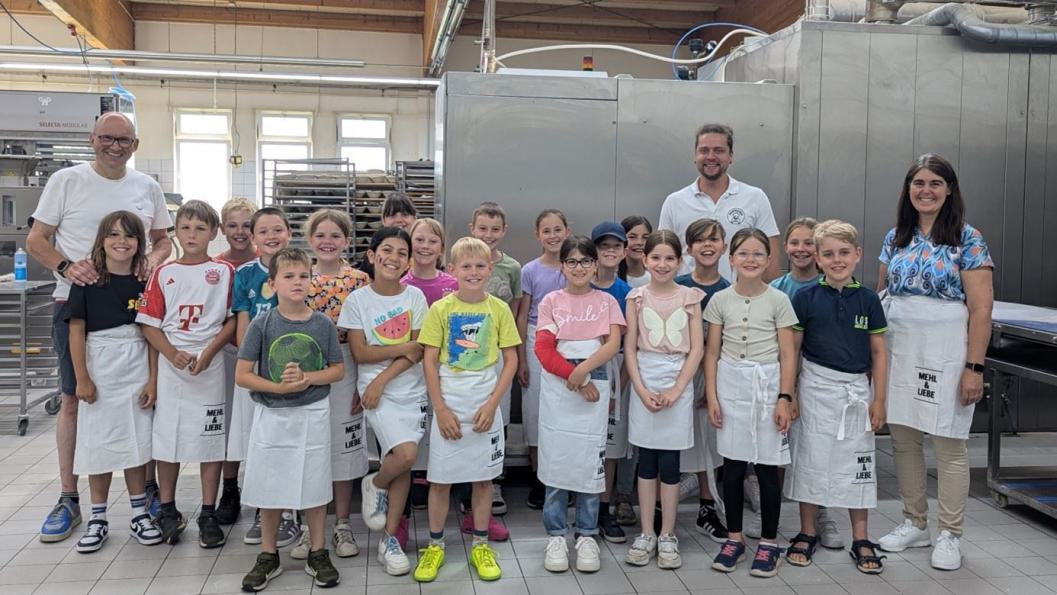 Kl. 3 bei der Bäckerei Brantner Kl. 3 bei der Bäckerei Brantner